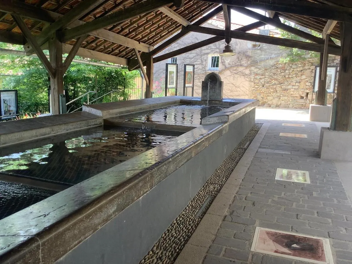 Les Amoureux Du Vieux Lavoir T3 Hyeres Medieval