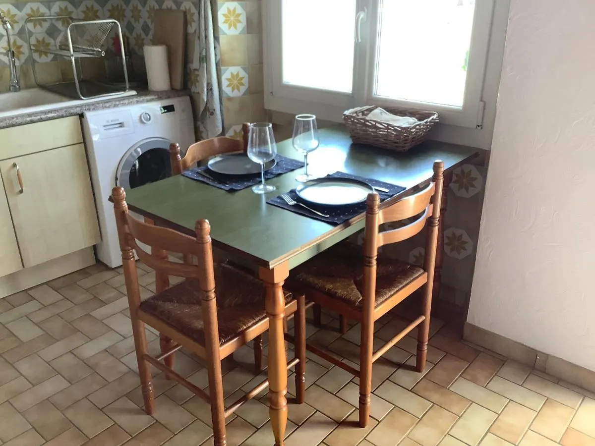 Les Amoureux Du Vieux Lavoir T3 Hyeres Medieval Apartment