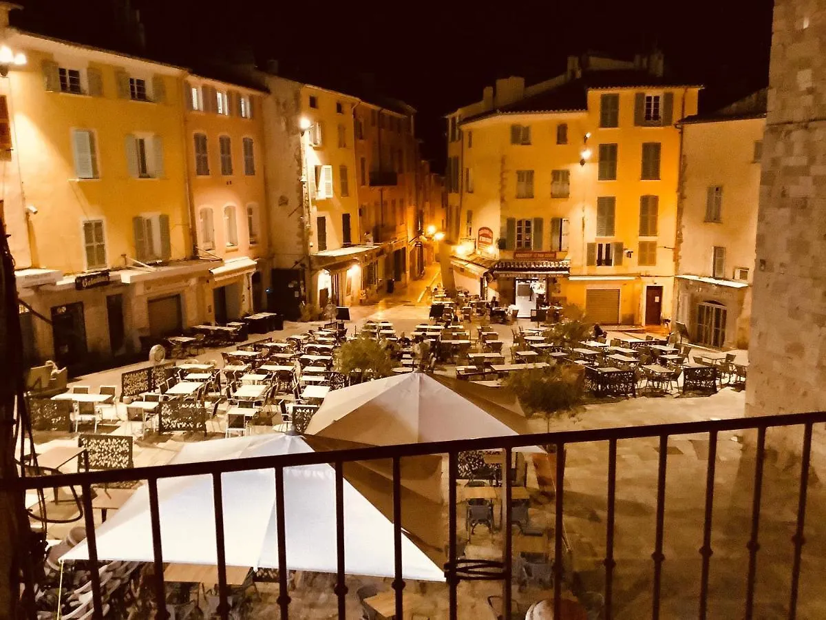 Apartment Les Amoureux Du Vieux Lavoir T3 Hyeres Medieval