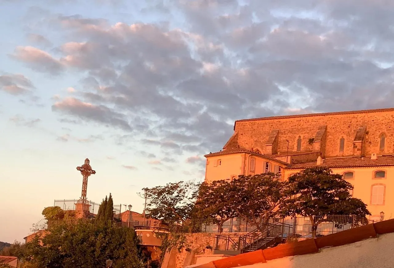 Apartment Les Amoureux Du Vieux Lavoir T3 Hyeres Medieval