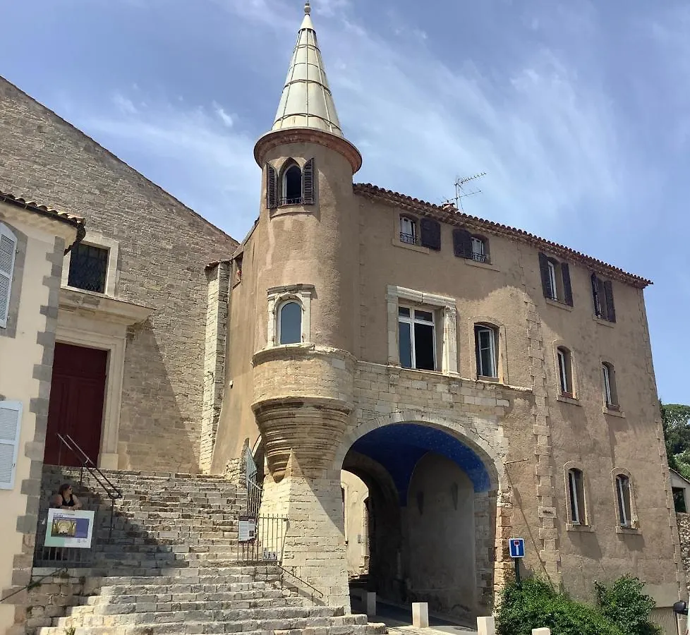 Les Amoureux Du Vieux Lavoir T3 Hyeres Medieval France